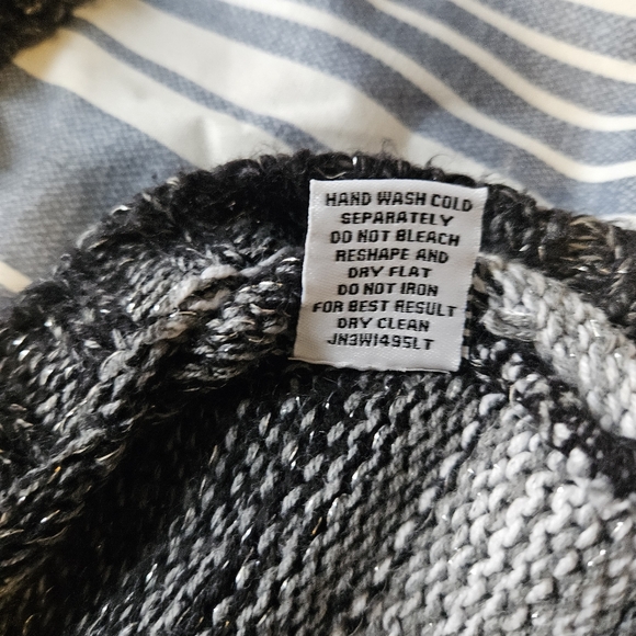 Fine Gauge Soft Knit Scoop Neck Sweater Size S - Picture 7 of 7